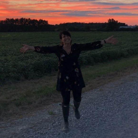 Meet your Posher, Kathy - Picture 2 of 15